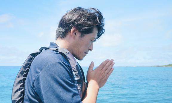 海洋散骨　号鐘、黙祷